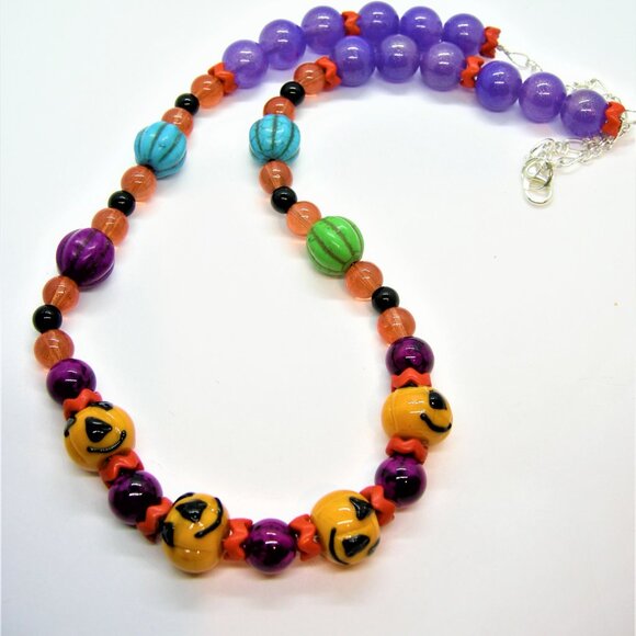 Pumpkins and pearls lampwork necklace - Picture 13 of 16